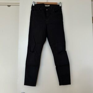 Distressed skinny jeans